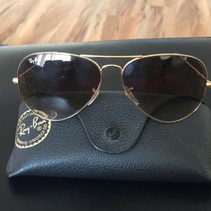 Brand new RayBan Aviators - Gold frame / Lens